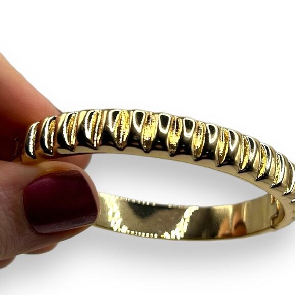 NEW Macy's ON 34TH Gold Textured Bangle Bracelet Minimalist Modern Hinge - Picture 1 of 9